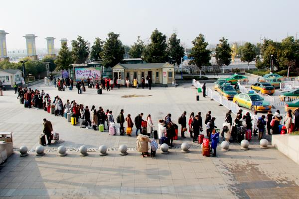 到家了，乘車(chē)還是這么難