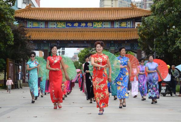 百人旗袍秀龍湖