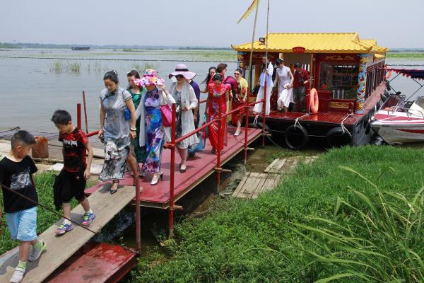 麟媛旗袍會焦崗湖賞荷花