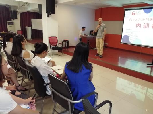 鶯之聲教育（口才禮儀與表演）