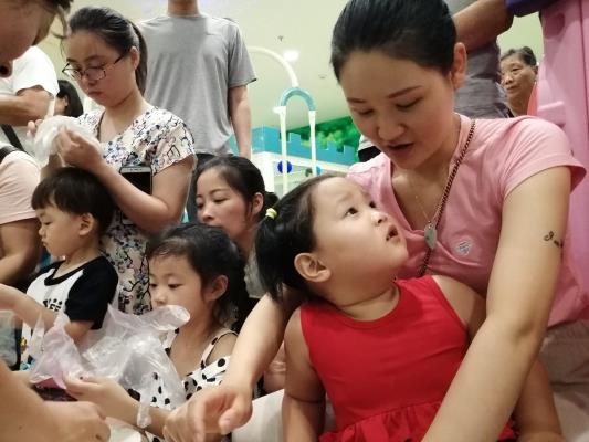 繪智美術攜手孩子王舉行親子活動，淮南校區