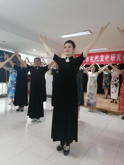 淮南市禮儀文化研究會開展（婚姻有道）公益大講堂今天開講