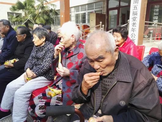 華潤蘇果皖北區域公司重陽節組織開展敬老愛老活動