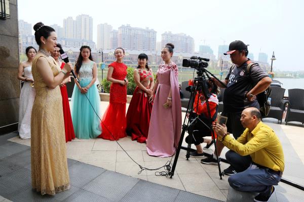 傳奇夫人展風(fēng)彩