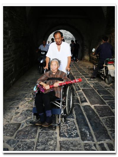 中華美德一一孝為先。