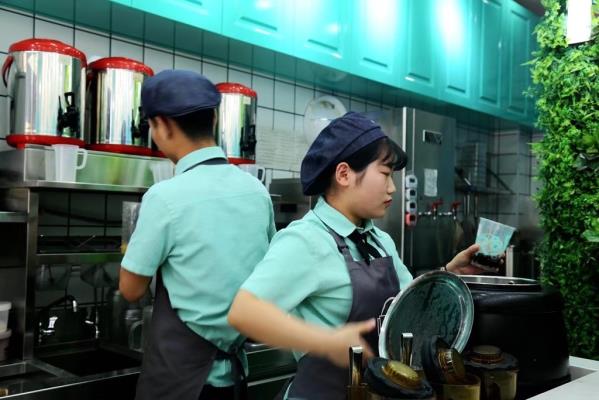 自主創(chuàng)業(yè)，顧客盈門……