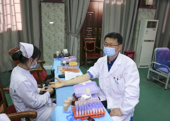 眾志成城，新華醫務工作者無償獻血情更濃
