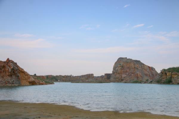 被廢棄的采石場