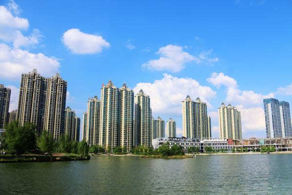 淮南大地藍天白云常駐