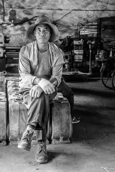 一組壽縣鑄造長翻砂車間工人黑白照