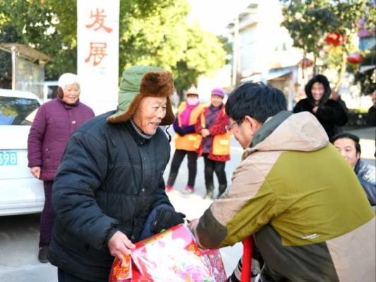 九州攝影俱樂部九州攝影公益群攜手花王水漆淮南辦事處到洛河鎮部分村五保戶獻愛心送溫暖活動花絮