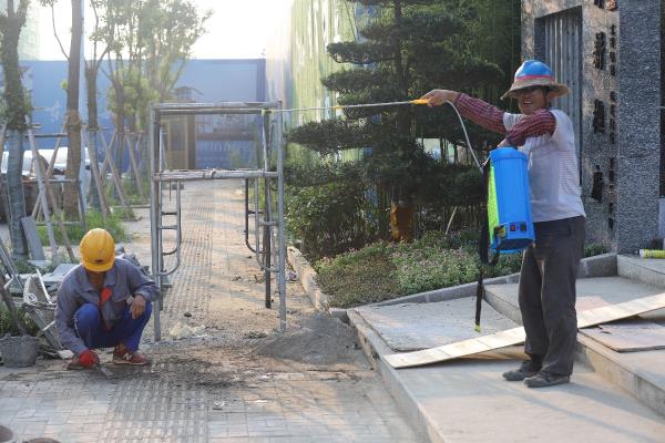 夏季酷暑中的勞動者
