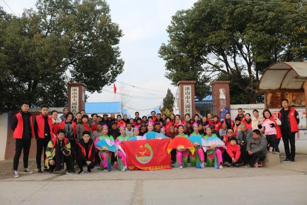 情暖溢新年  棉衣獻愛心   記新時代志愿者愛心人士走進孔店第二敬老院花絮