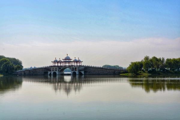 全國(guó)第一個(gè)農(nóng)民公園——八里河風(fēng)景區(qū)