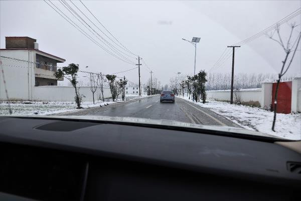 田家庵區婦聯一行雪天慰問貧困農戶