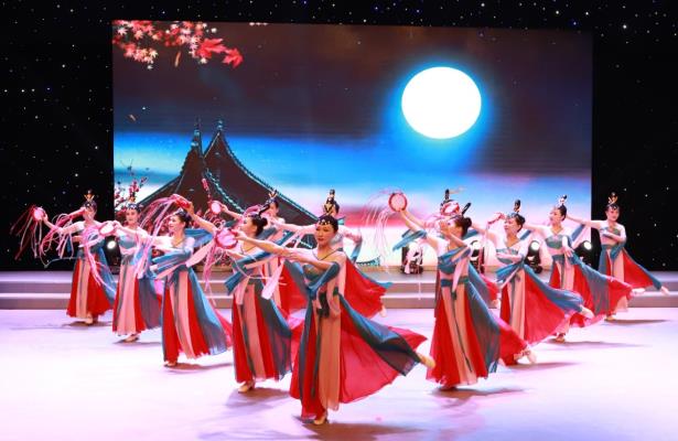 市工人文化宮舞蹈隊為新康醫院晉升三級綜合醫院助演