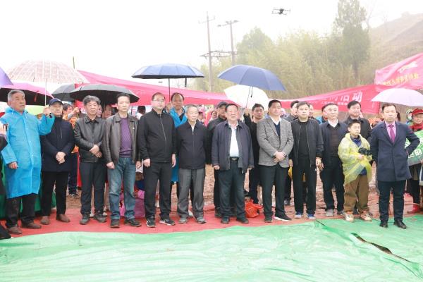淮南工人文化宮舞蹈隊(duì)參加全市愛心公益植樹暨文藝匯演活動(dòng)