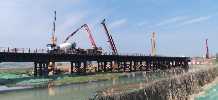 《建設中的淮南東津渡大橋》