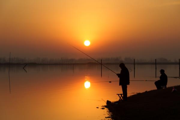夕陽垂釣圖