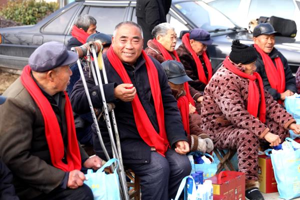 我陪孤寡老人歡樂過大年