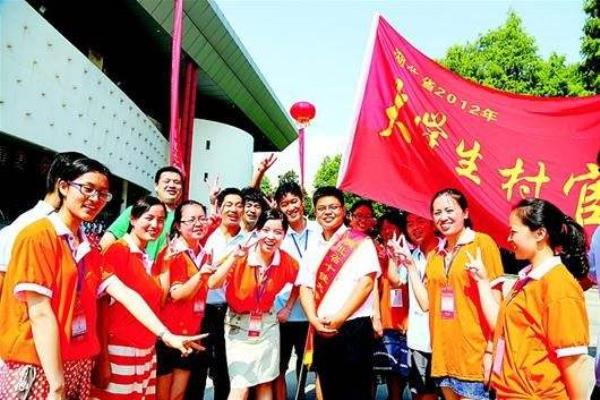 王運超//《大學生村官》（小說連載七）