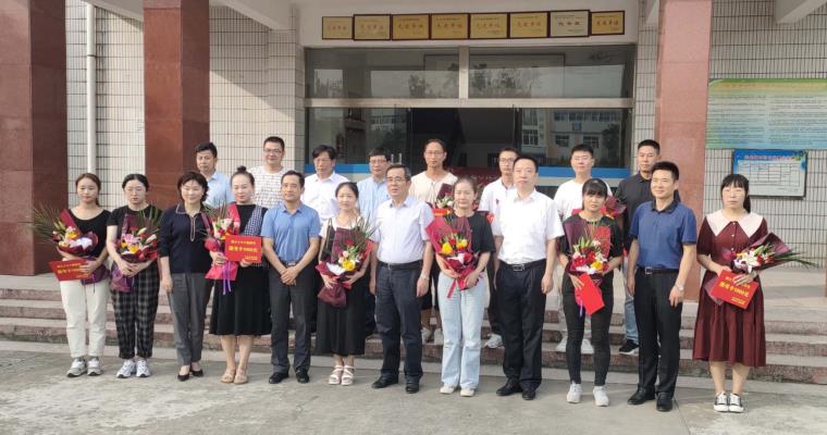 張孝成徐禮國赴貧困地區行蓄洪區學校看望慰問教育工作者