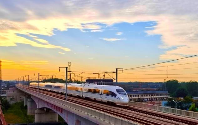 李維煥《 徽杭古道 》（外一首）