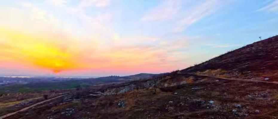 李維煥《七絕?登官塘章山》