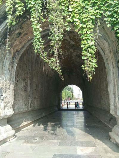 七律：南京西安門遺址懷古