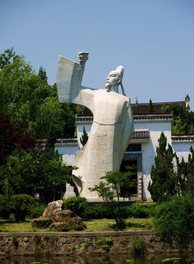 七律：拜謁李白墓園