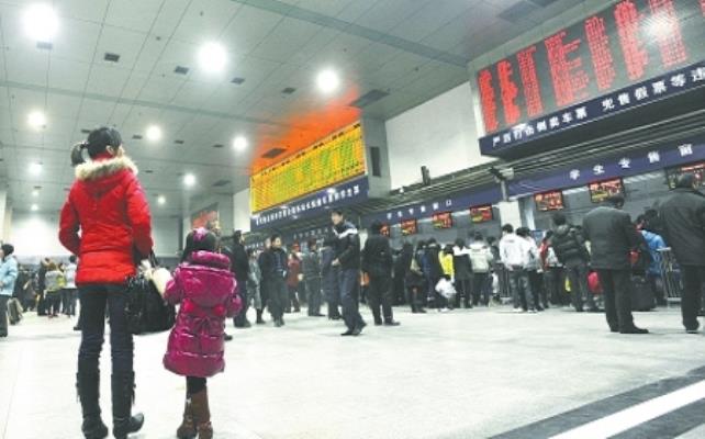 淮上老驥  七律：年終高鐵站遇雪