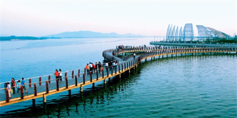 七律：暮春龍子湖 淮上老驥