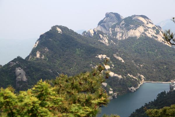 七律：挽周岳嵩先生