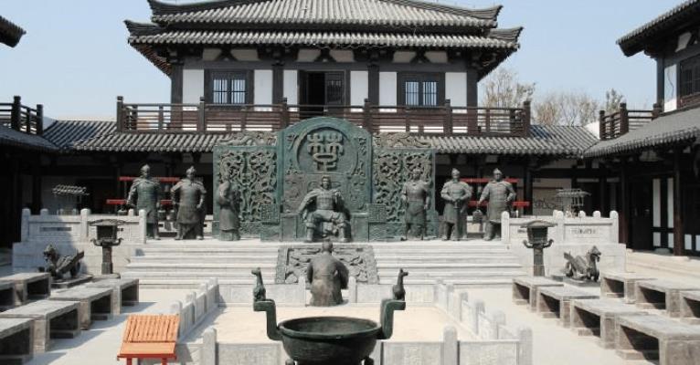 步和魏龍恩先生《謁英風(fēng)閣》