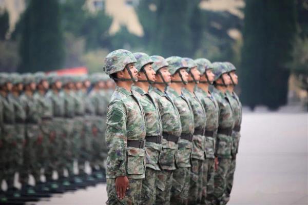 七律：觀新兵授槍儀式有感  ——鳴謝詩友唱和