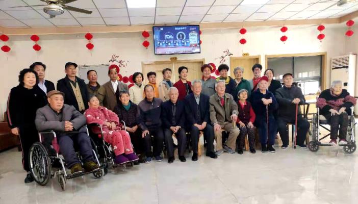 田區老年大學校長趙迎光帶領京劇月琴班慰問麗園老年公寓