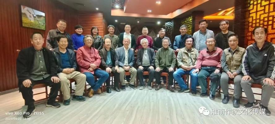 粵潮軒會展中心舉辦“情系詩書畫，相約四月天”主題書畫邀請展