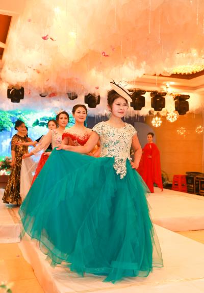 淮南圖片網年會上佳麗們的倩影——晚禮服的嫵媚