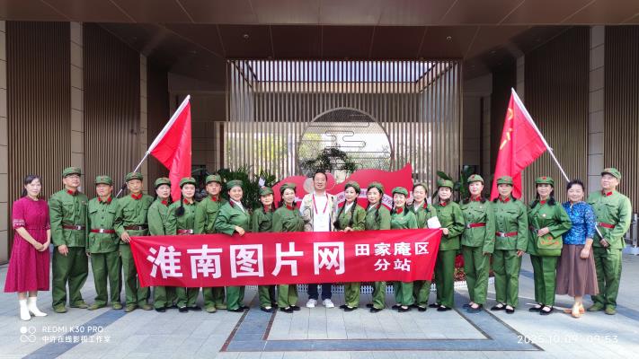 圖片網(wǎng)軍旅藝術(shù)團《綠色軍衣》全票晉級