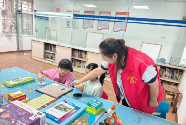 指尖跳躍展才華 益智游戲伴成長