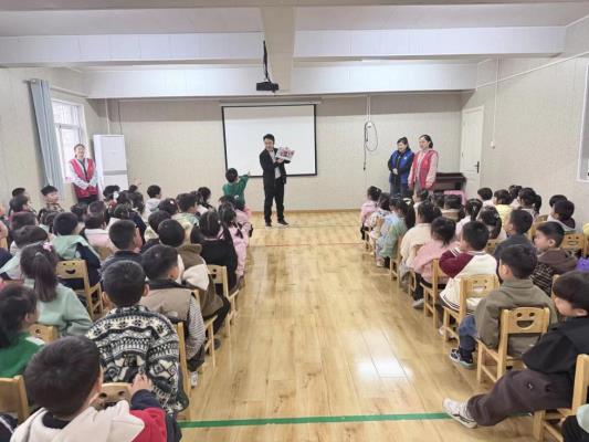 田家庵區朝陽街道柏園社區關工委攜手幼兒園共筑消防“安全墻”