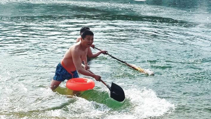 破冰冬泳愛好者