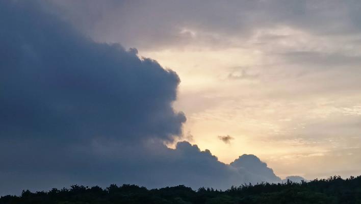 淮南仙女湖畔顯“云龍”