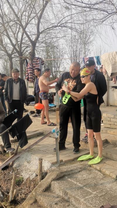 冬泳者冬泳過大年