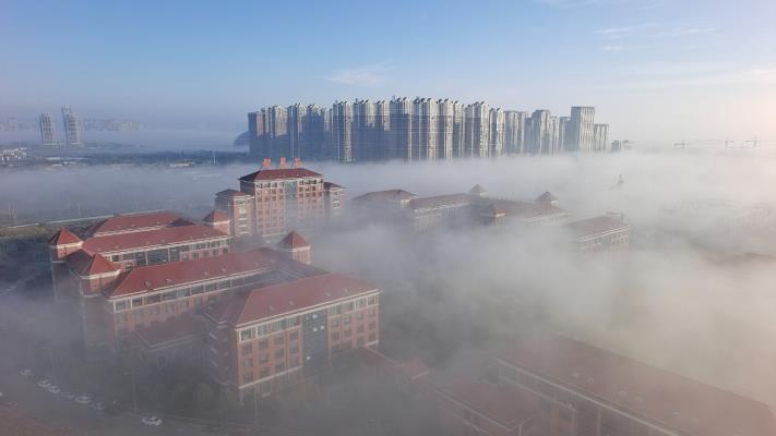 雨霧繚繞智慧谷