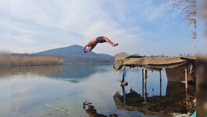 冬泳跳水過大年