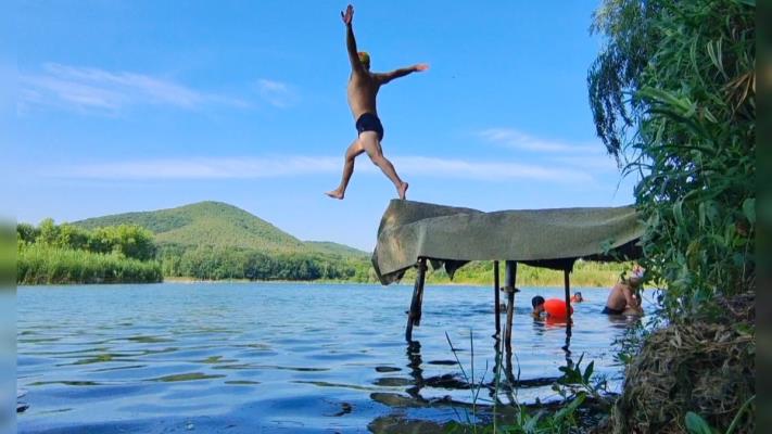 戶外花樣跳水大通濕地