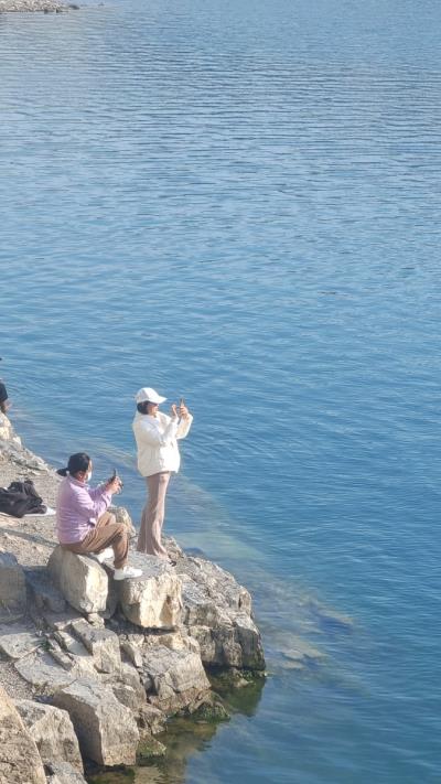 看戲的比唱戲的多