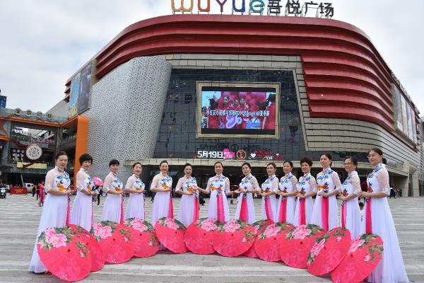 淮南市首屆旗袍文化藝術(shù)節(jié)驚艷吾悅廣場(chǎng)