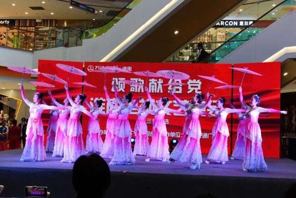 圖片網(wǎng)模特隊“頌歌獻(xiàn)給黨”文藝匯演剪影